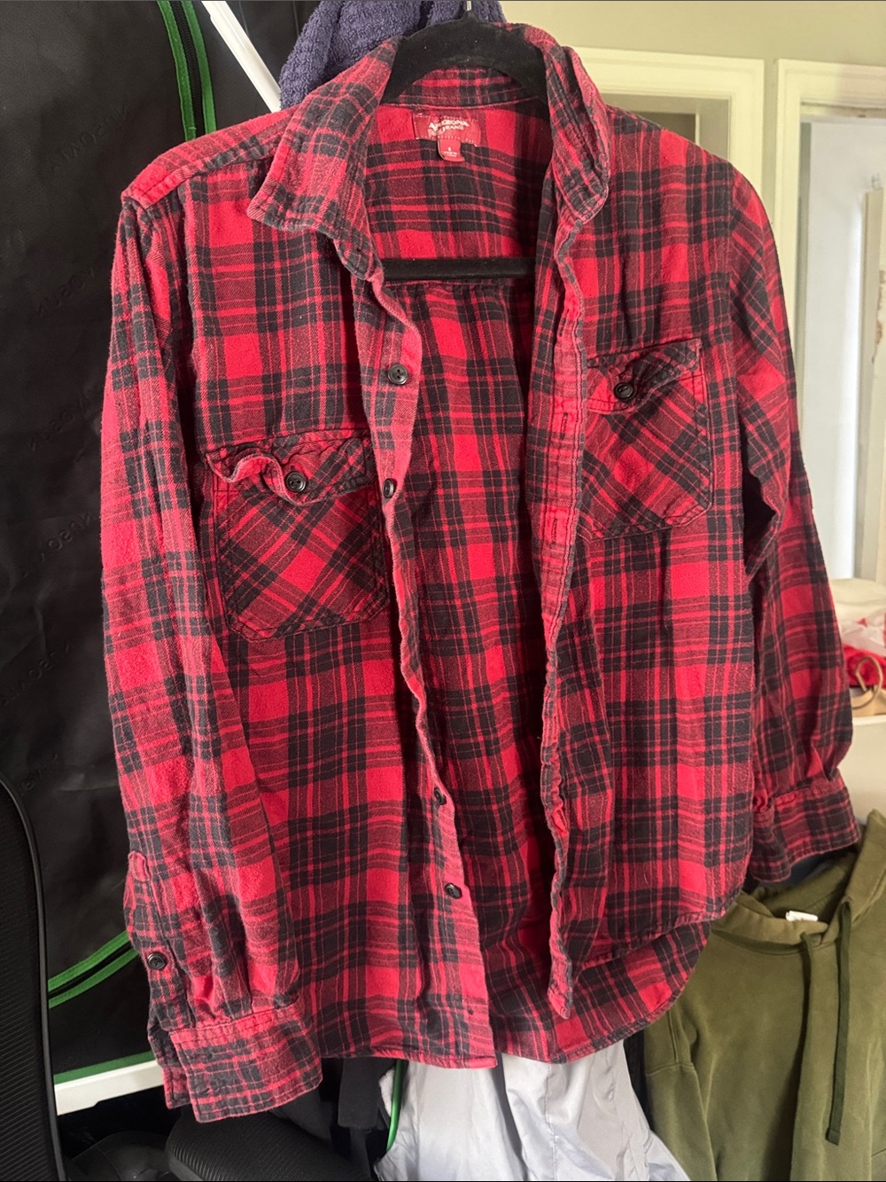 Men’s SMALL Vintage Red & Black Buffalo Plaid Button-Front Flannel Shirt